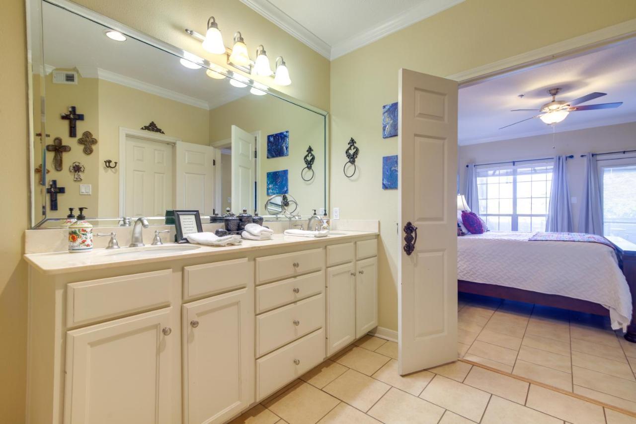 Lakefront Lago Vista Condo With Resort Amenities! Exterior photo